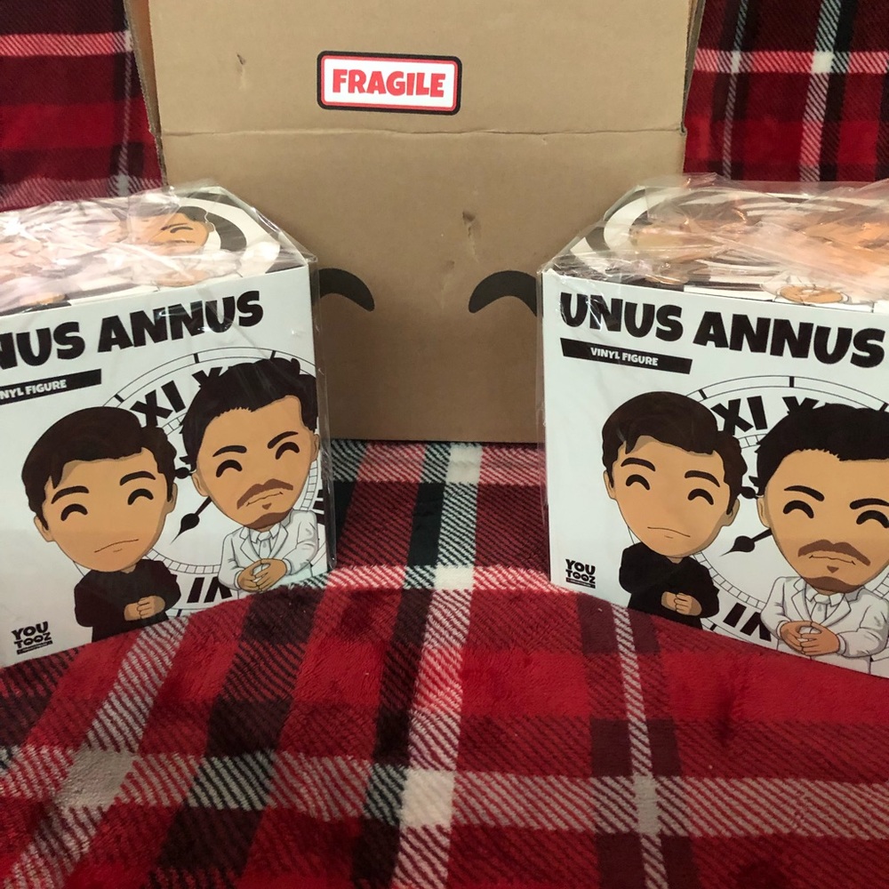 Unus Annus Duo Vinyl Figure